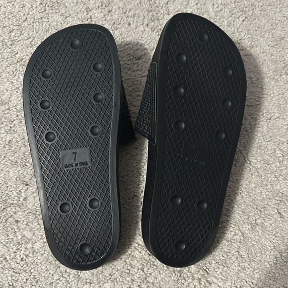 Adidas Men slides - Picture 4 of 4